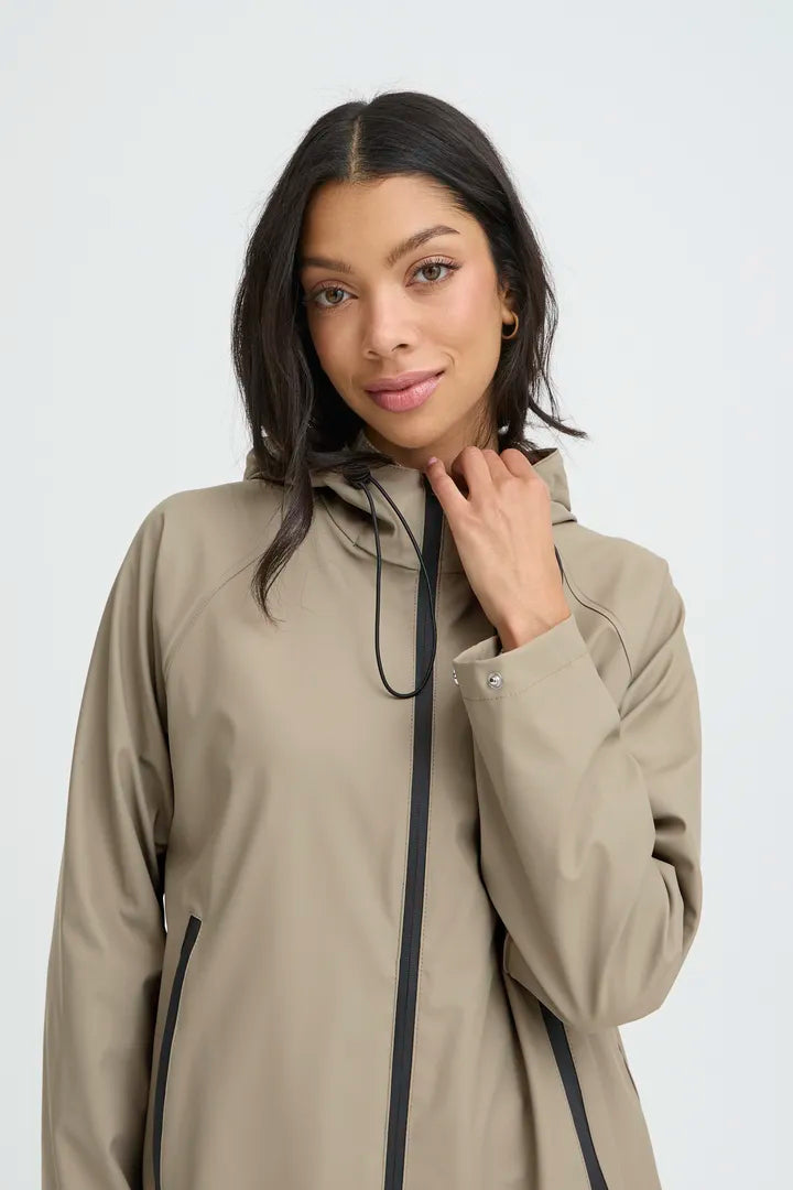 Avan Raincoat
