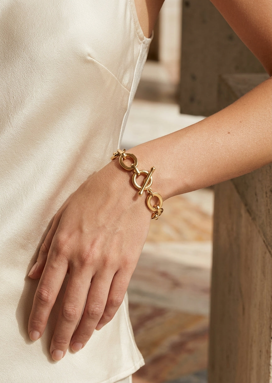 Envy Gold oversized link bracelet with bold circular links